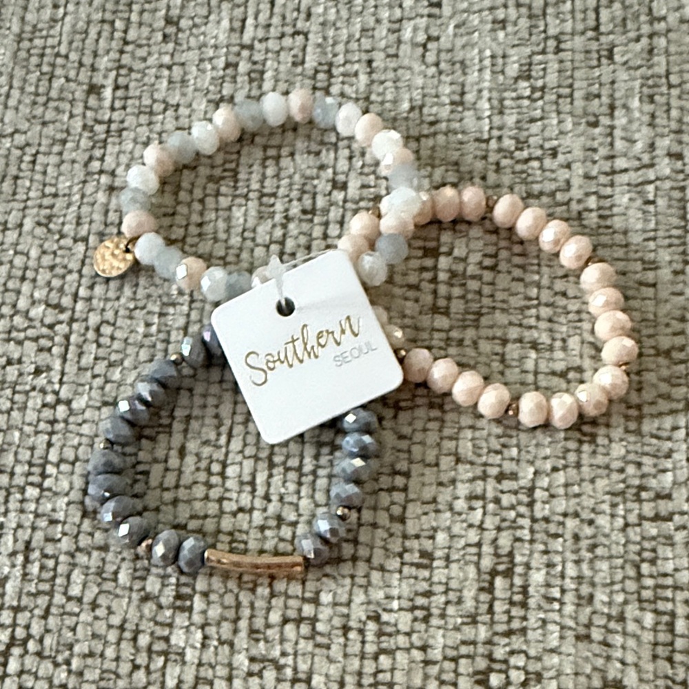 Southern Seoul Beaded Bracelet Set - Gray, Cream, Pink